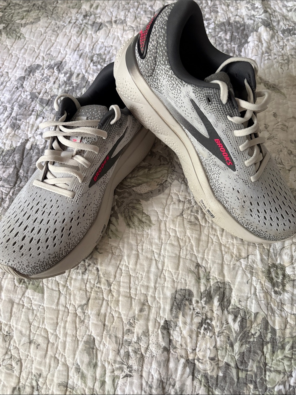 Brooks Ghost 16 Women’s Gray Running Sneakers with Pink Logo Accents